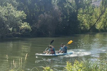 El Numancia realizó un entreno singular en las aguas del Duero. CD Numancia