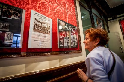 Las fotos antiguas de San Juan de la Peña Poca Pena se exponen en el Casino