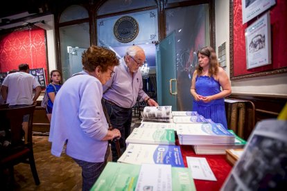 Las fotos antiguas de San Juan de la Peña Poca Pena se exponen en el Casino