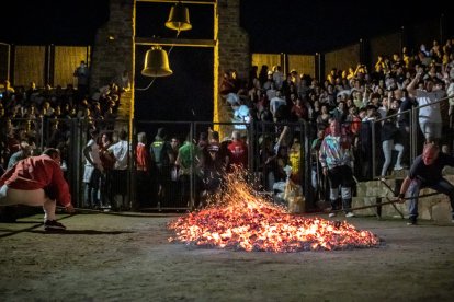 Paso del Fuego 2023 en San Pedro con un recinto abarrotado