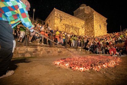 Paso del Fuego 2023 en San Pedro con un recinto abarrotado