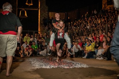 Paso del Fuego 2023 en San Pedro con un recinto abarrotado