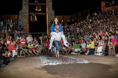 Paso del Fuego 2023 en San Pedro con un recinto abarrotado