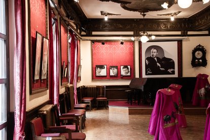 La muestra de Mer Fidalgo puede verse en el Casino hasta el 9 de julio.