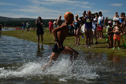 Con una importante participación se celebró la tercera edición de la travesía al embalse de la Cuerda del Pozo.