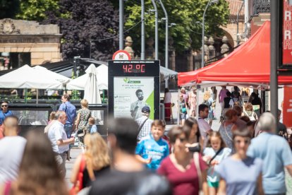 Los sorianos combaten el calor con helados, en el río o en las fuentes de la ciudad.