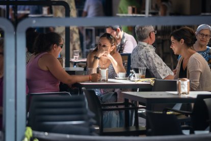 Los sorianos combaten el calor con helados, en el río o en las fuentes de la ciudad.