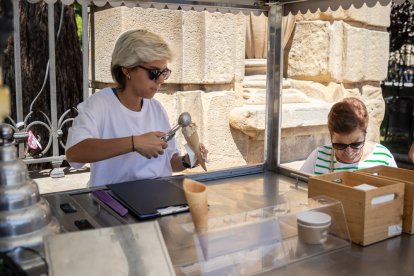 Los sorianos combaten el calor con helados, en el río o en las fuentes de la ciudad.