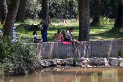Los sorianos combaten el calor con helados, en el río o en las fuentes de la ciudad.