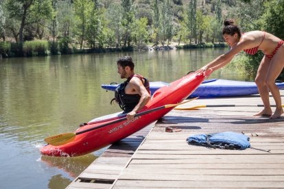 Los sorianos combaten el calor con helados, en el río o en las fuentes de la ciudad.