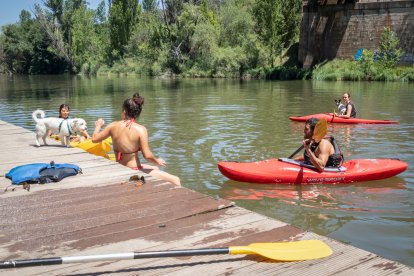 Los sorianos combaten el calor con helados, en el río o en las fuentes de la ciudad.