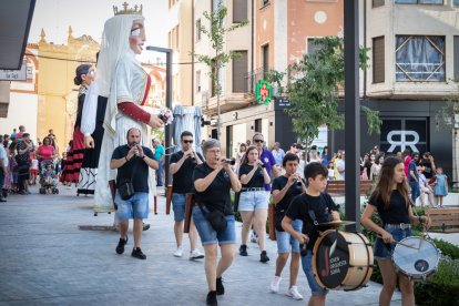 Los cabezudos por las calles de Soria.