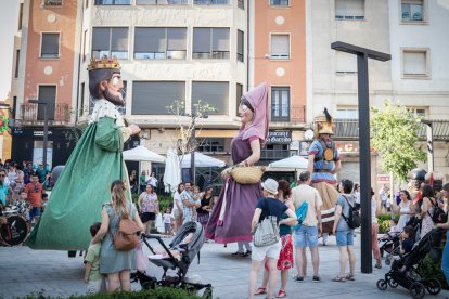 Los cabezudos por las calles de Soria.