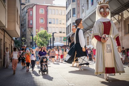 Los cabezudos por las calles de Soria.