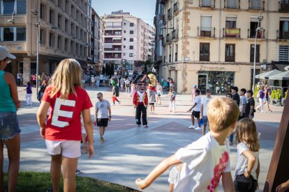 Los cabezudos por las calles de Soria.