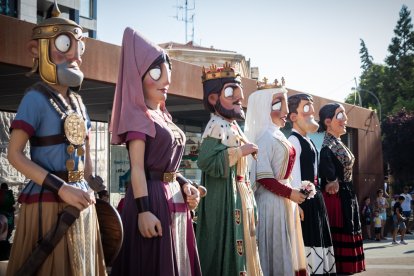 Los cabezudos por las calles de Soria.
