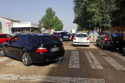 Policía Nacional y Local en el lugar de los hechos momentos después del sucesos.