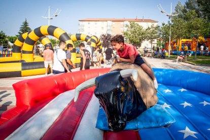Tarde de juegos en la Barriada