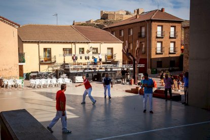Fiestas de Osma con pelota a mano y juegos populares