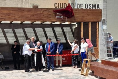 Inauguración de la nueva plaza en Osma