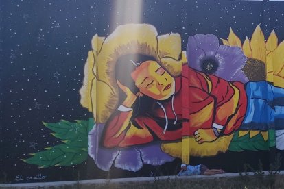 Detalle del mural elaborado en Matalebreras por alpARTgata.