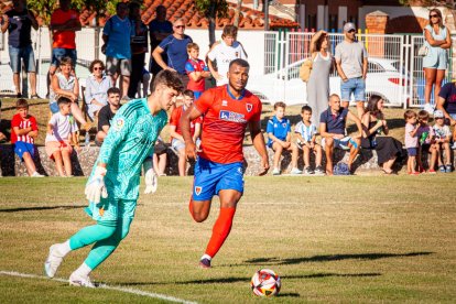El CD Numancia empata en Quintana contra el Deportivo Aragón