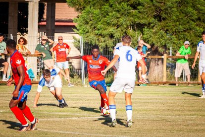 El CD Numancia empata en Quintana contra el Deportivo Aragón