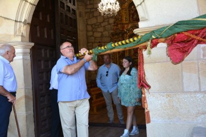 Salduero vive el día grande de sus fiestas con la procesión de la Virgen de las Nieves.