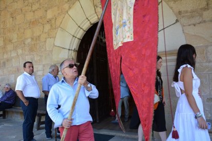 Salduero vive el día grande de sus fiestas con la procesión de la Virgen de las Nieves.