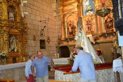 Salduero vive el día grande de sus fiestas con la procesión de la Virgen de las Nieves.