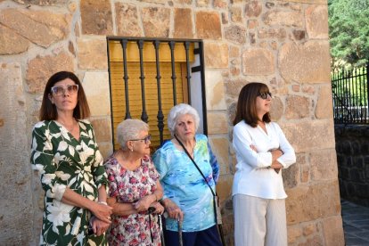 Salduero vive el día grande de sus fiestas con la procesión de la Virgen de las Nieves.