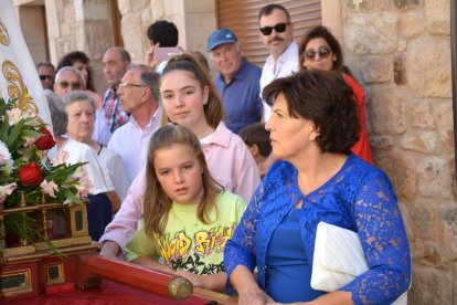 Salduero vive el día grande de sus fiestas con la procesión de la Virgen de las Nieves.