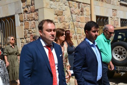 Salduero vive el día grande de sus fiestas con la procesión de la Virgen de las Nieves.