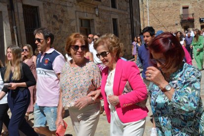 Salduero vive el día grande de sus fiestas con la procesión de la Virgen de las Nieves.