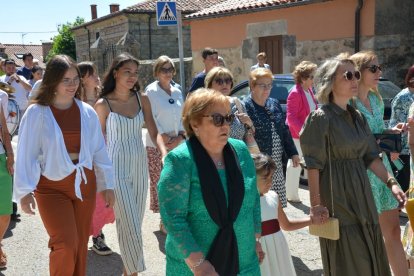 Salduero vive el día grande de sus fiestas con la procesión de la Virgen de las Nieves.