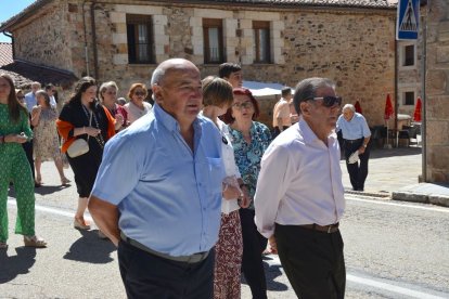 Salduero vive el día grande de sus fiestas con la procesión de la Virgen de las Nieves.