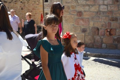 Salduero vive el día grande de sus fiestas con la procesión de la Virgen de las Nieves.