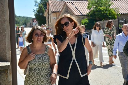 Salduero vive el día grande de sus fiestas con la procesión de la Virgen de las Nieves.