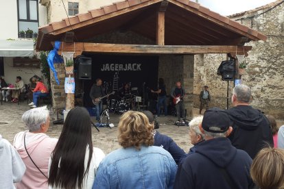 Vecinos y visitantes se han volcado en las actividades de la asociación La Peseta y El Rosco.