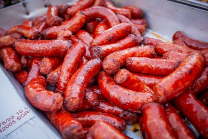Reparto de migas, chorizo y torreznos