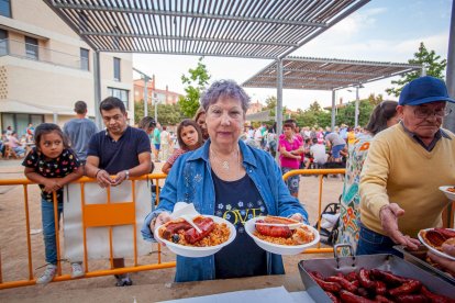 Reparto de migas, chorizo y torreznos