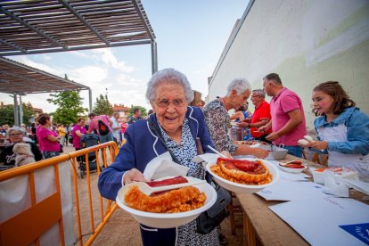 Reparto de migas, chorizo y torreznos