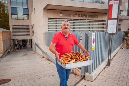 Reparto de migas, chorizo y torreznos
