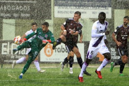 El CD Numancia comienza la temporada con derrota en Segovia