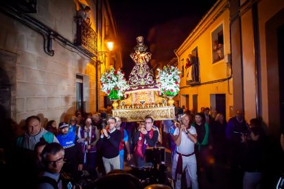 Almazán vibró acompañando al Nazareno
