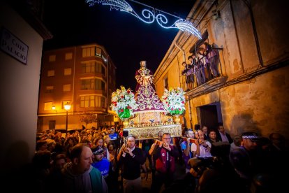 Almazán vibró acompañando al Nazareno