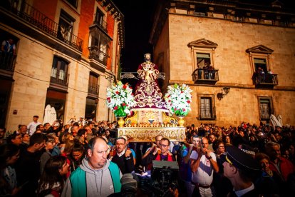 Almazán vibró acompañando al Nazareno