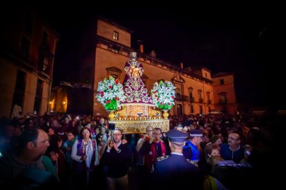 Almazán vibró acompañando al Nazareno