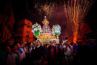 Almazán vibró acompañando al Nazareno