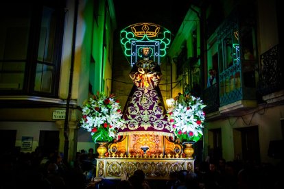 Almazán vibró acompañando al Nazareno